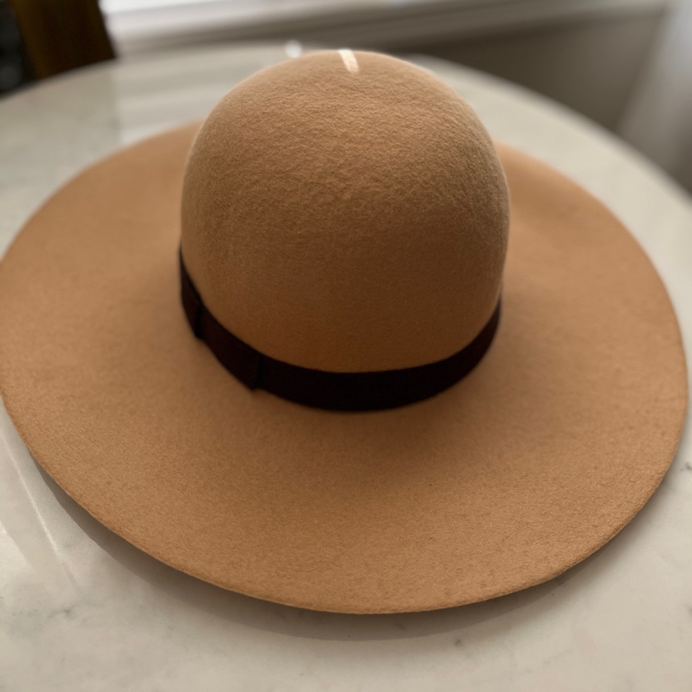 100% wool hat with soft brim. Perfect for the fall and cooler nights.